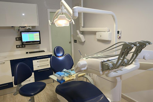 Clínica Dental Marquina en Ávila‎